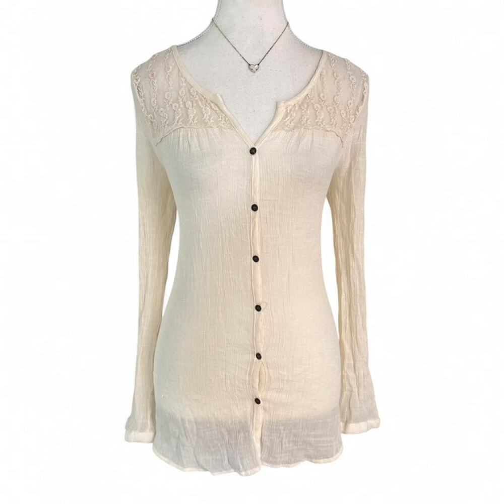 Fang Boho Cottage Core Button Up 2000s Cotton cream top size Medium office siren